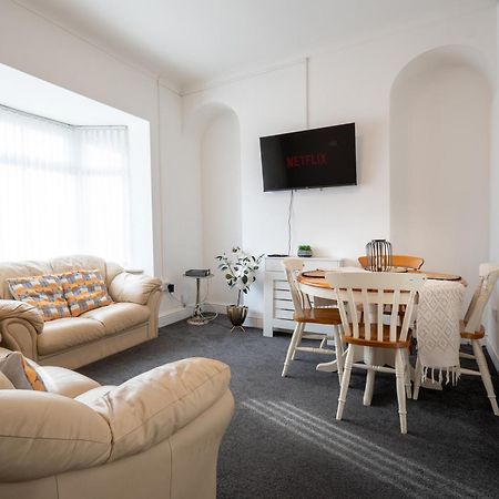 4-Bedroom Home - Ideal For Groups Working Away From Home Swansea Exterior photo
