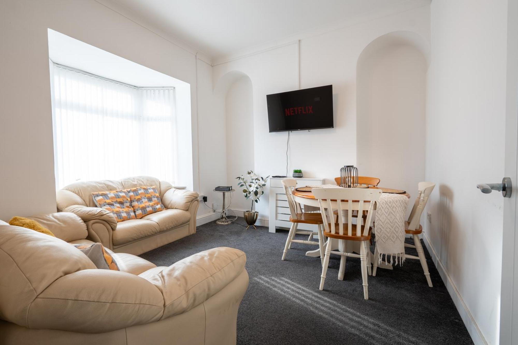 4-Bedroom Home - Ideal For Groups Working Away From Home Swansea Exterior photo
