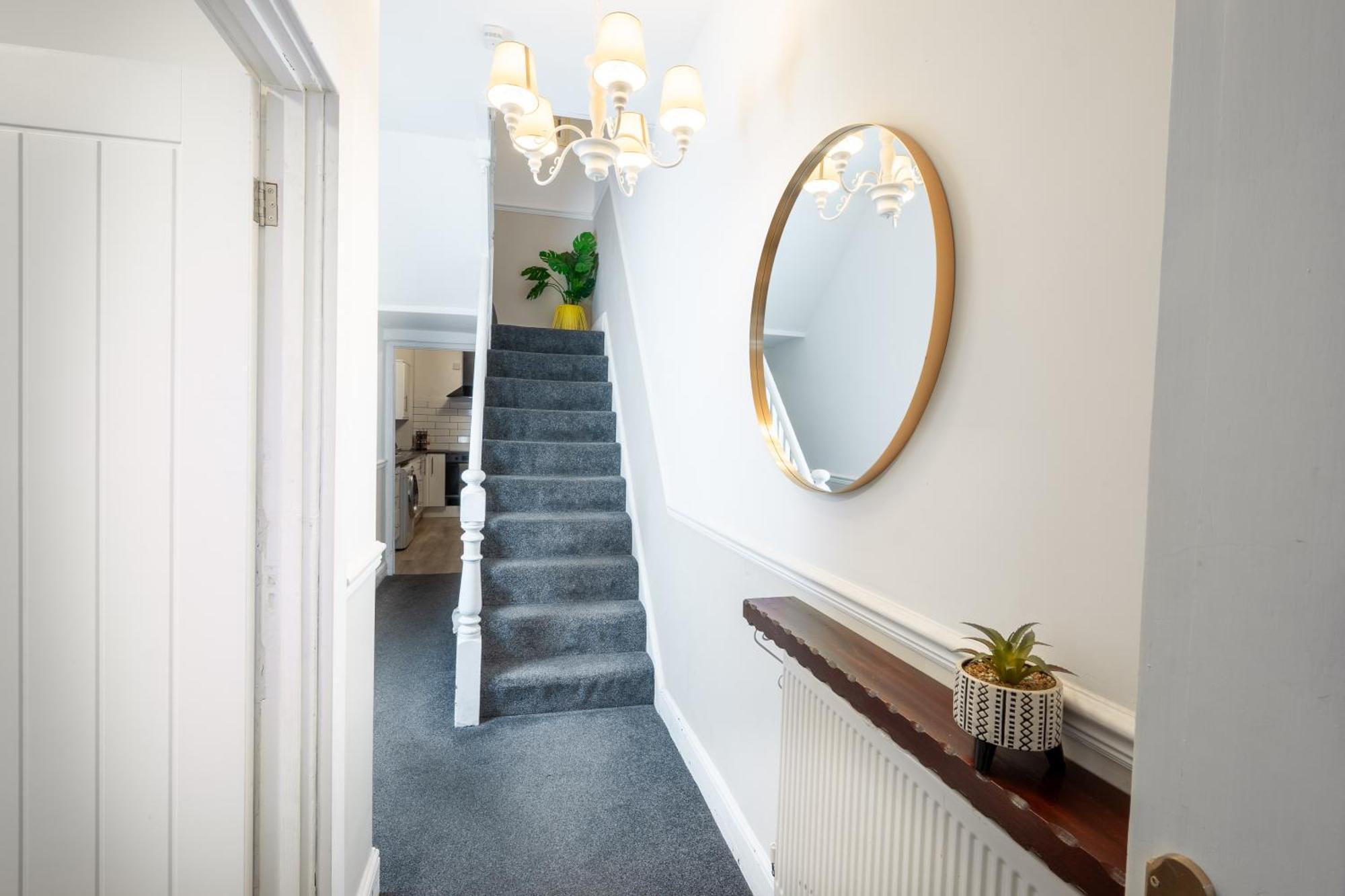 4-Bedroom Home - Ideal For Groups Working Away From Home Swansea Exterior photo