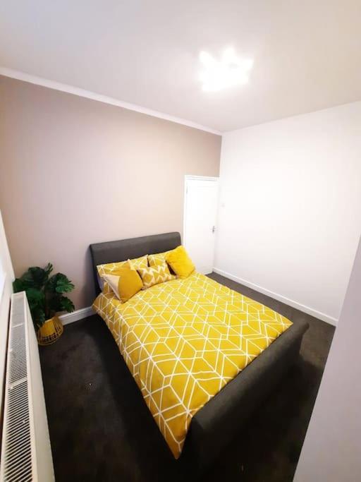 4-Bedroom Home - Ideal For Groups Working Away From Home Swansea Exterior photo