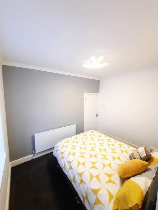 4-Bedroom Home - Ideal For Groups Working Away From Home Swansea Exterior photo