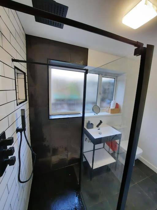 4-Bedroom Home - Ideal For Groups Working Away From Home Swansea Exterior photo