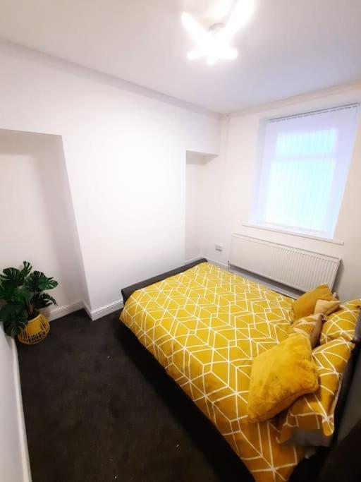 4-Bedroom Home - Ideal For Groups Working Away From Home Swansea Exterior photo